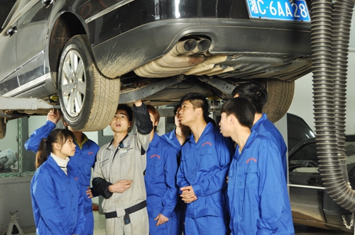 甘肃铁路轨道交通学校介绍学习汽车维修的误区