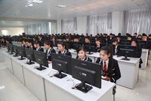 初中生学计算机哪个学校专业好？