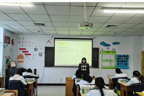 初中毕业3十2学校介绍幼儿教育专业规范与行为礼仪