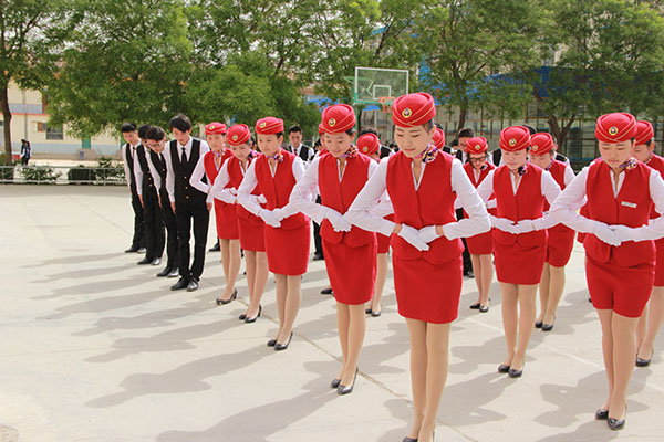 学生在甘肃正规高铁乘务学校具体有什么优势？