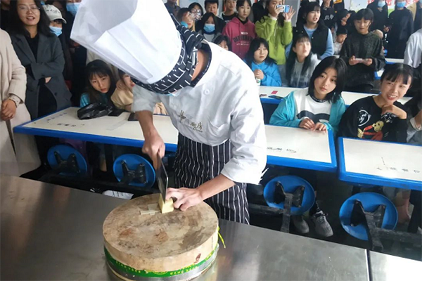在兰州烹饪技校学烹饪专业有前途吗？