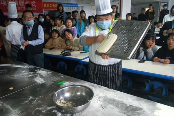 选择兰州烹饪技校烹饪专业，找好工作！