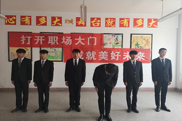 兰州铁路学校铁路客运服务招聘面试自我介绍范文