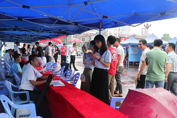 兰州铁路技工学校解答男生学高铁乘务专业怎么样？