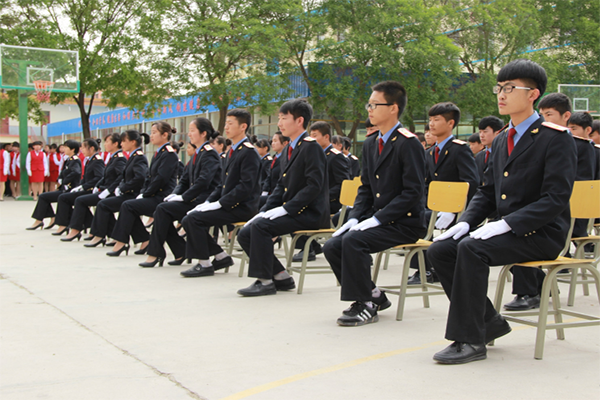 兰州铁路学校初中毕业学高铁乘务专业有前途吗？