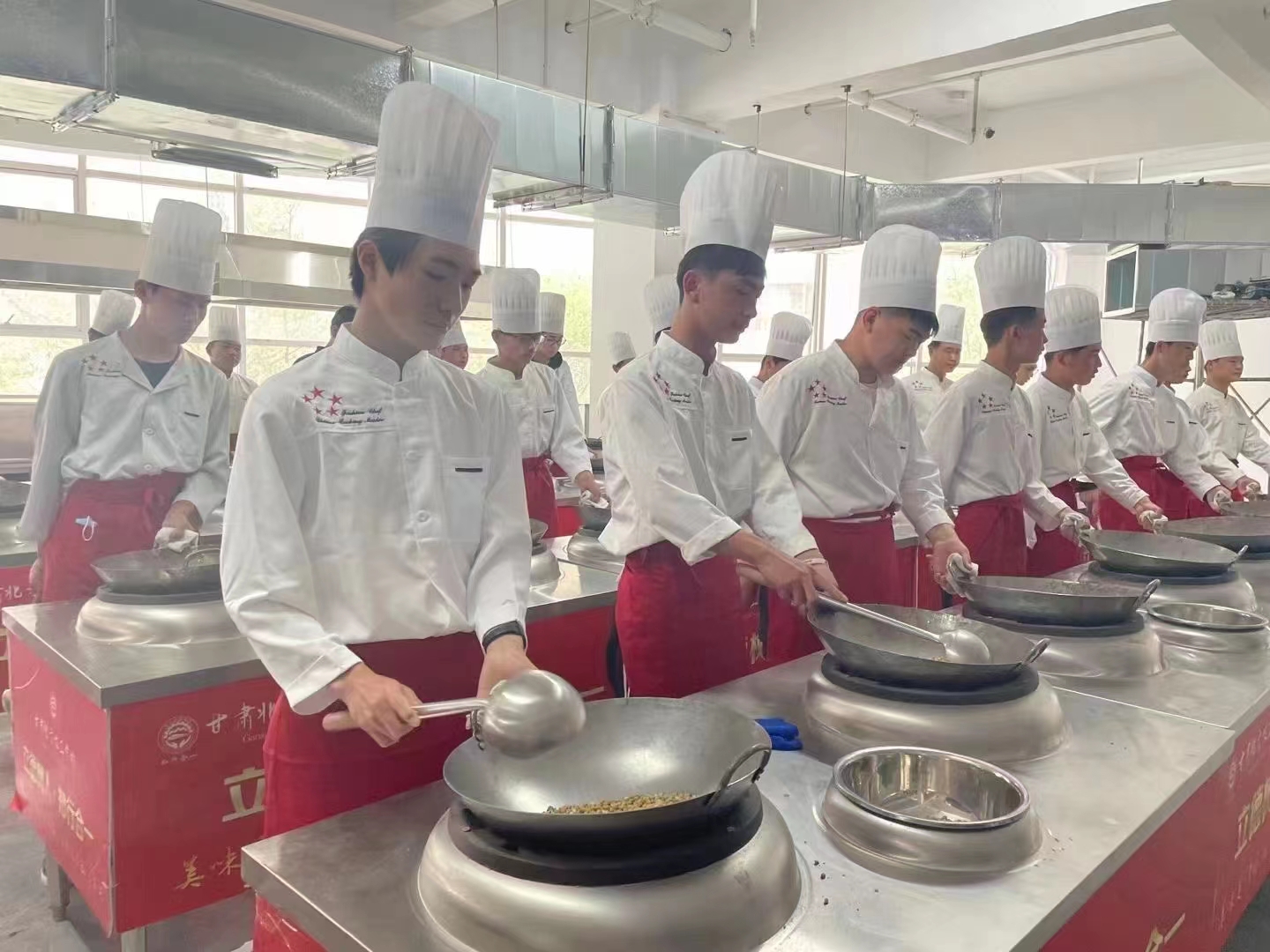 兰州中专学校中式烹调专业发展前景如何？