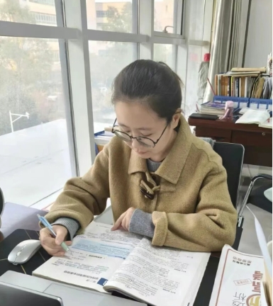 校园文字拼图 · 讲台边语 | 在青春的画卷里，做一名“种光”的人