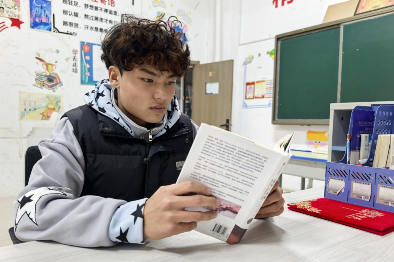 书韵校园・学生荐书 | 《贫穷的本质》